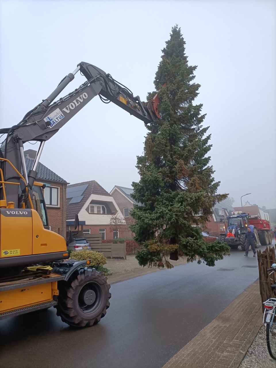 Operatie Kerstboom Corneliuskerk Weer Geslaagd De Castricummer