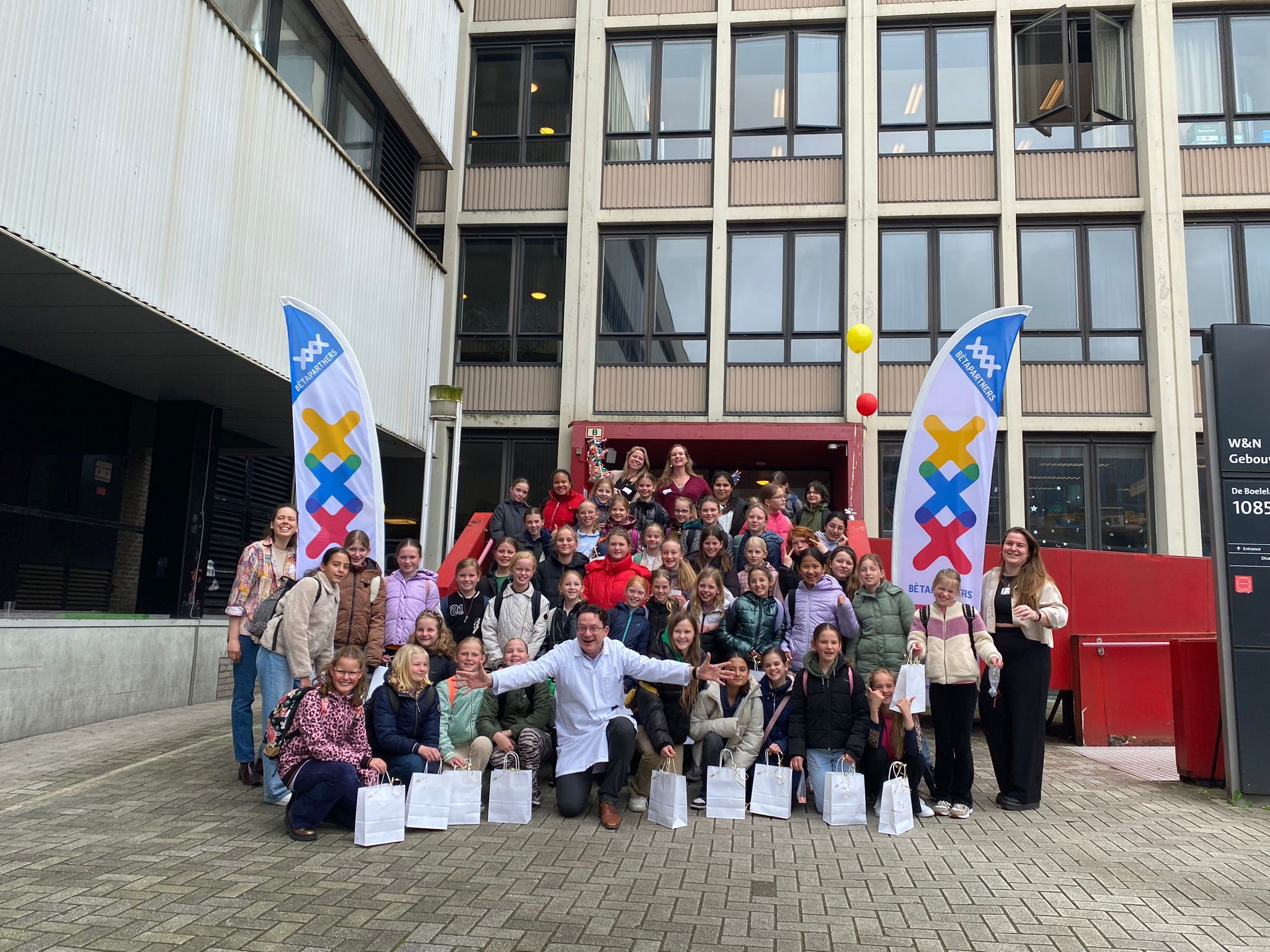 Meiden uit Limmen naar Vrije Universiteit Amsterdam - De Castricummer